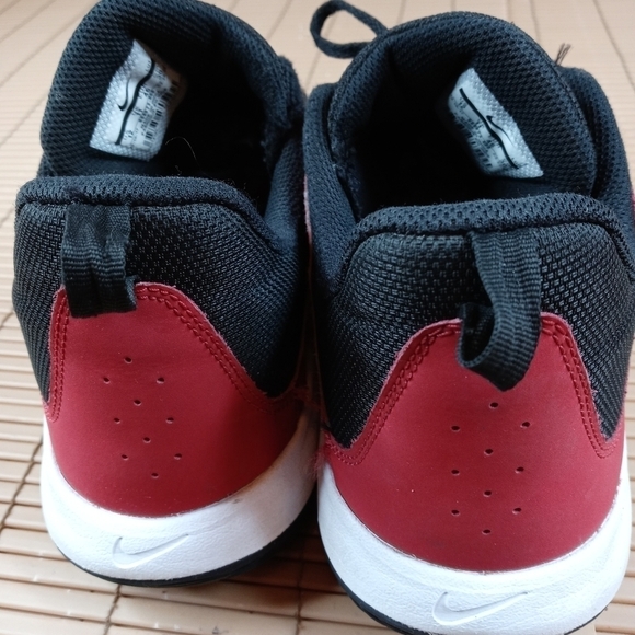 Nike FLY BY LOW 908973-600 Running Training Gym Red Black White Mens Size 12. 33 - Picture 5 of 8
